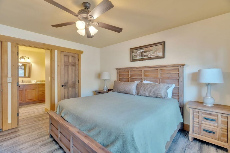 Bedroom 2, Splash Mountain Lodge, Sevier
