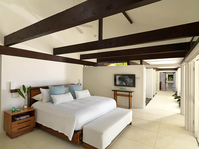 Room 2, Nature-inspired 4BR Modern Villa Pool Resort Access
