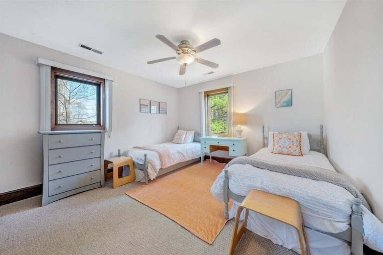 Room 2, Pine Knob Point - Lakehouse w/ Private Dock, Bedford