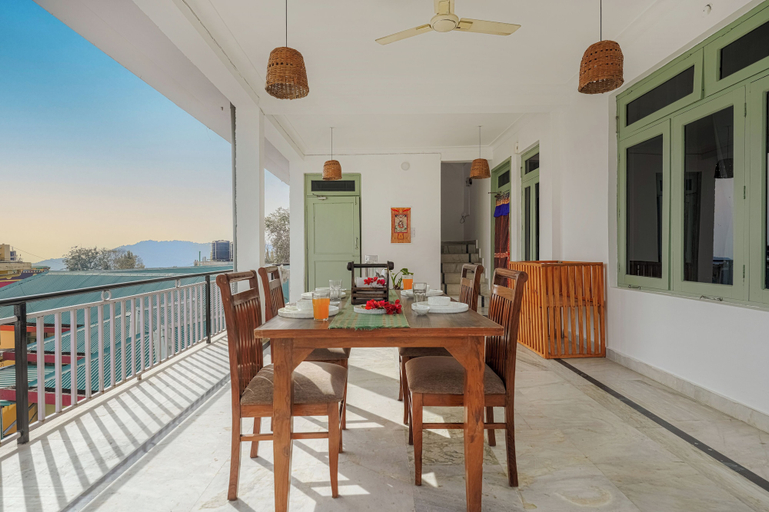 Outdoor dining 5, Bir Downtown 2BHK - Landing Site 5 Mins, Kangra