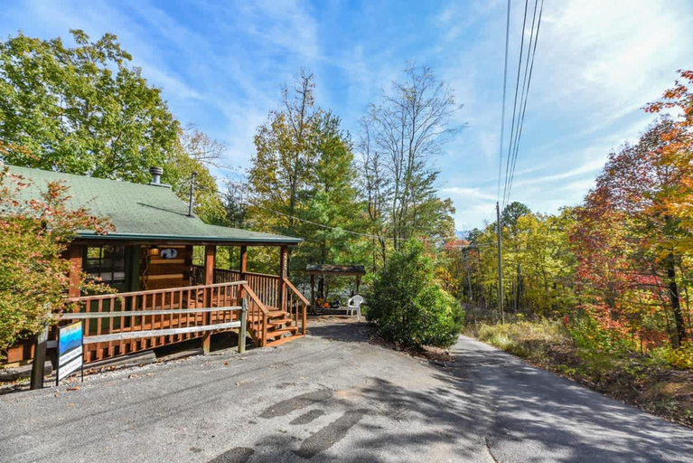 Room 4, View Cozy Private Fireplace Hot Tub, Sevier