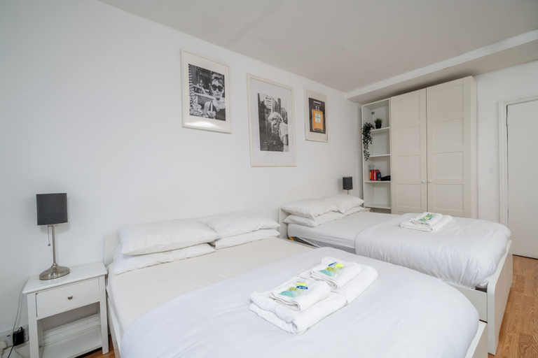 Bedroom 2, Spacious Studio Apartment Soho Square, London