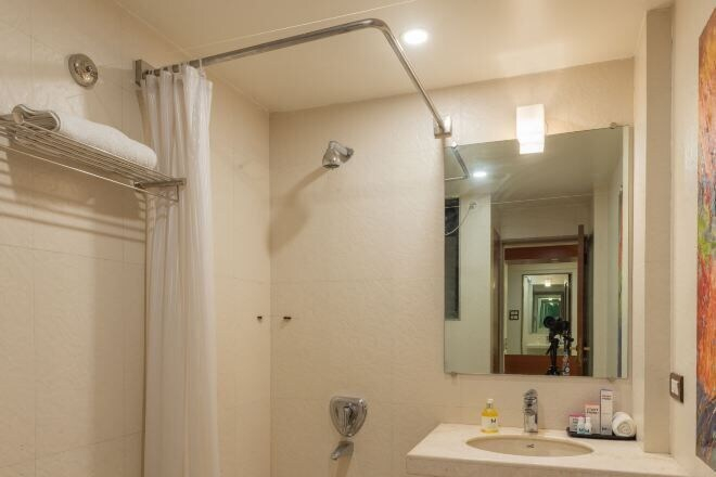 Bathroom 4, Monarch Montvert, Pune