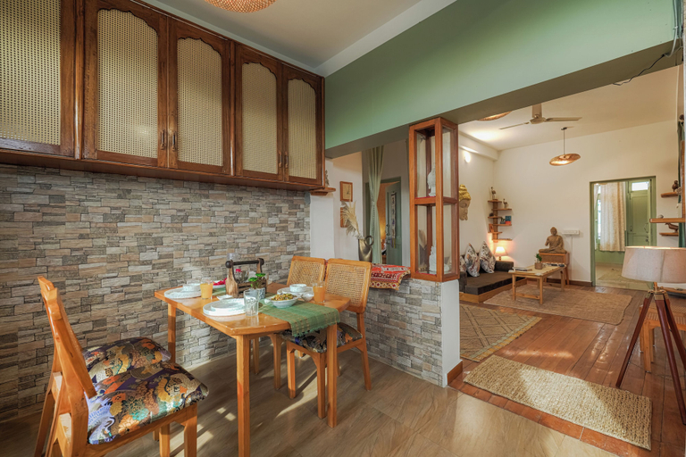 Dining 3, Bir Downtown 2BHK - Landing Site 5 Mins, Kangra
