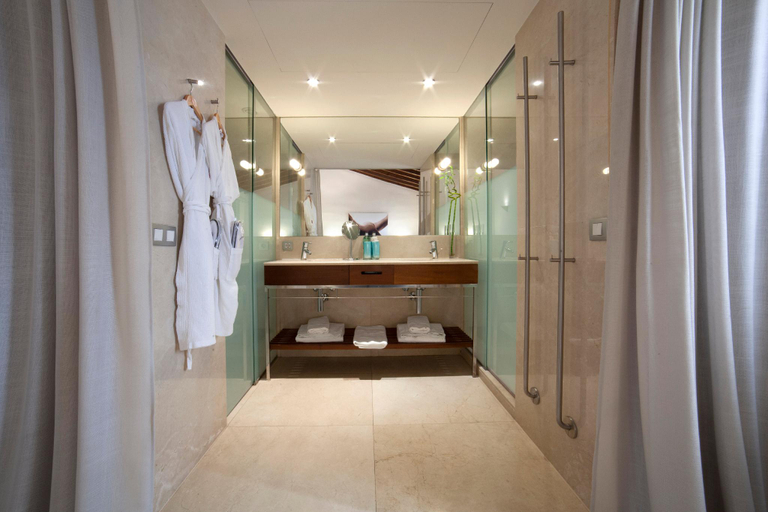 Bathroom 5, Petit Palace Hotel Tres, Baleares