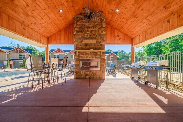 Outdoor dining 5, Gatlinburg Pool Pad, Sevier