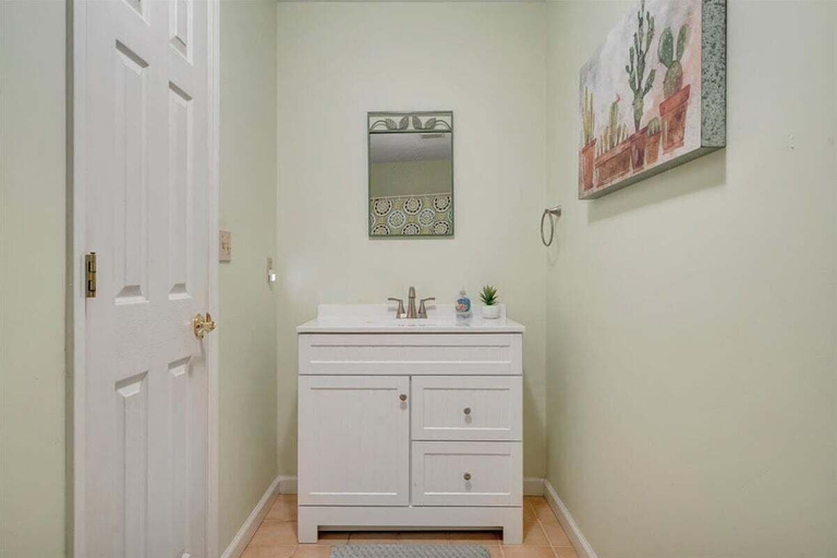 Bathroom 4, Reel Relaxed - Lakefront w/ Private Dock!, Bedford