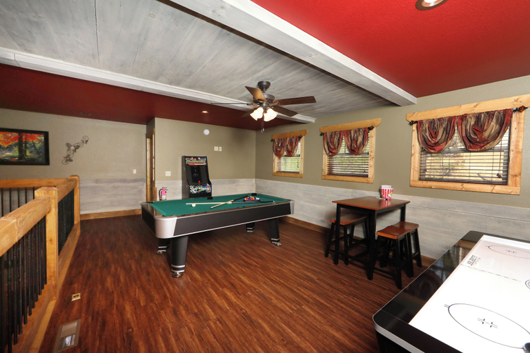 Food & Drinks, Movie Dive-inn, Sevier