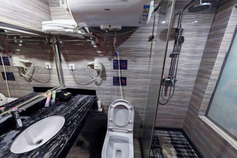 Bathroom 4, Yangxi Shapa Moon Bay Xingyue Apartment, Yangjiang