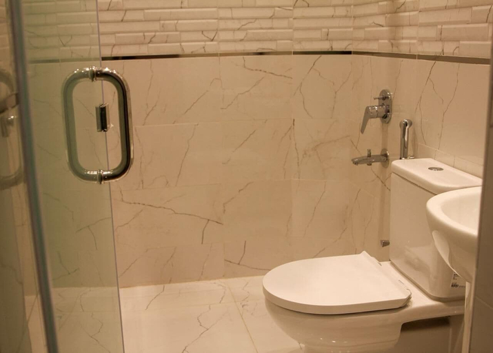 Bathroom 5, Yacoubian Hotels, Qasr an-Nil