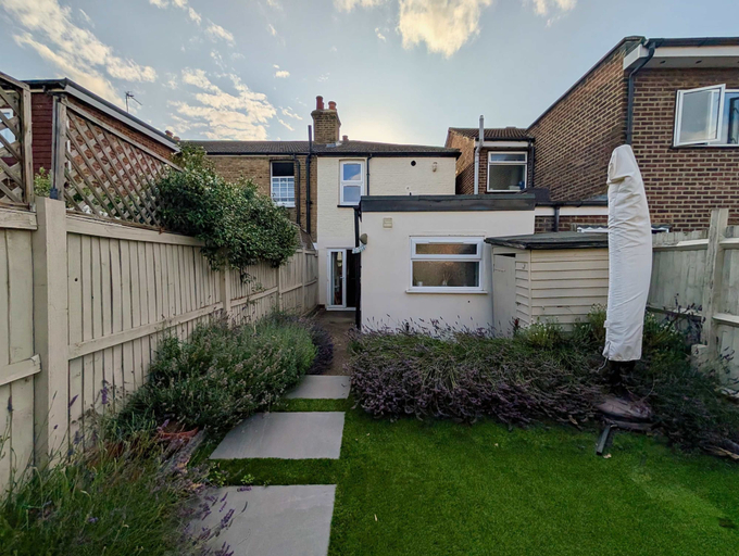 Room 2, Charming Two-bedroom Home in London, London