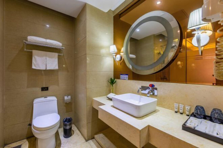 Bathroom, Jinshan International Hotel, Jingmen