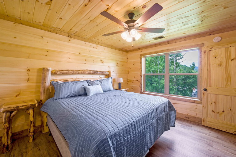 Room 2, Stunning 4 King Suites Hot Tub Views Gamerm, Sevier