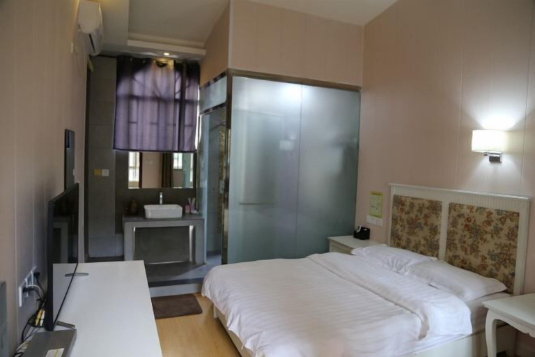 Bedroom 3, Shadian Ping'an Inn, Honghe Hani and Yi