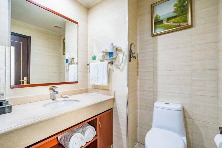 Bathroom 4, China Electronics Huajing Business Hotel, Beijing