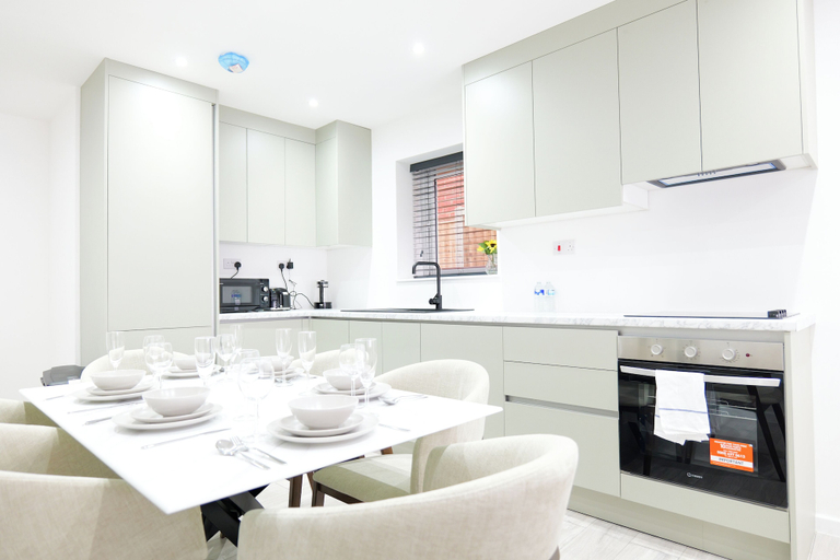 Private kitchen 5, The Wembley Chic Retreat 3 Bed Flat, London