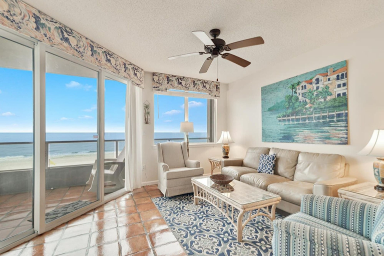 Room 5, Silver Beach 302 Beachfront 3rd Floor Pool, Baldwin
