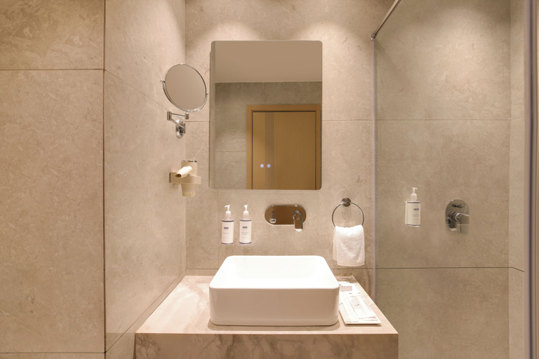 Bathroom 2, Keys Select by Lemon Tree Hotels Vadodara, Vadodara