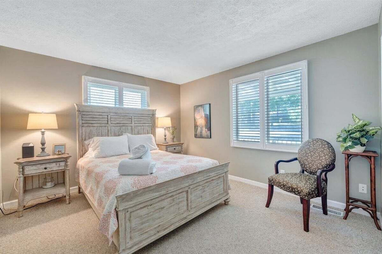 Room 4, Summer Breeze - Lakefront w/ Private Dock!, Bedford