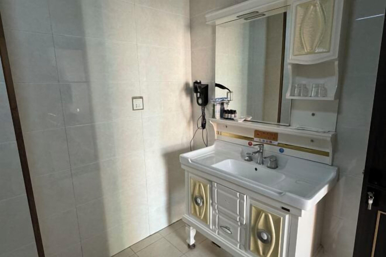 Bathroom 3, Xiqian Yujing Holiday Hotel, Tangshan