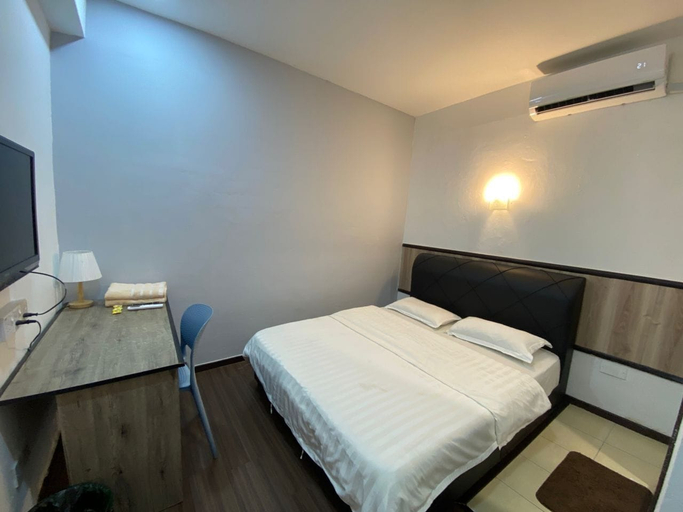 Bedroom, The Garden Inn, Miri