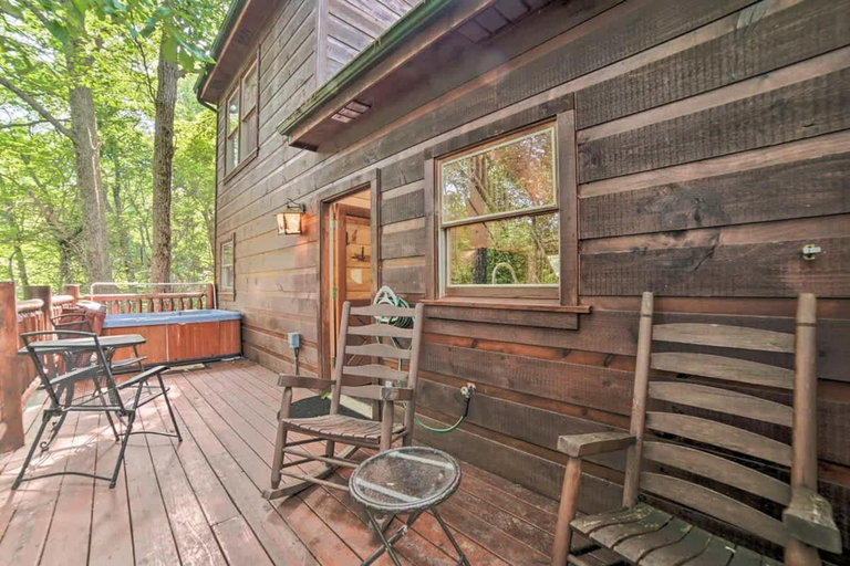 Room 5, Whispering Pines by Beyond Expectations With Hot Tub, Sevier