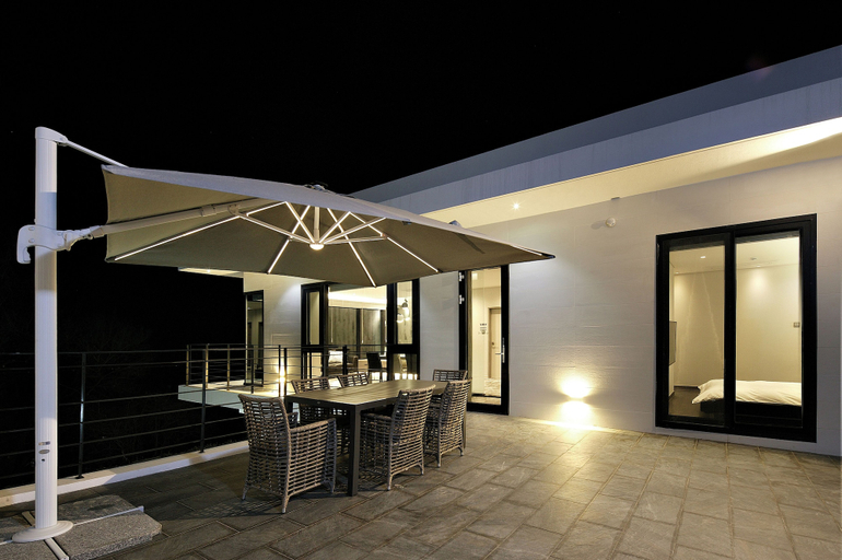 Outdoor dining 4, Bebridge Pool Villa Resort, Yeongwol