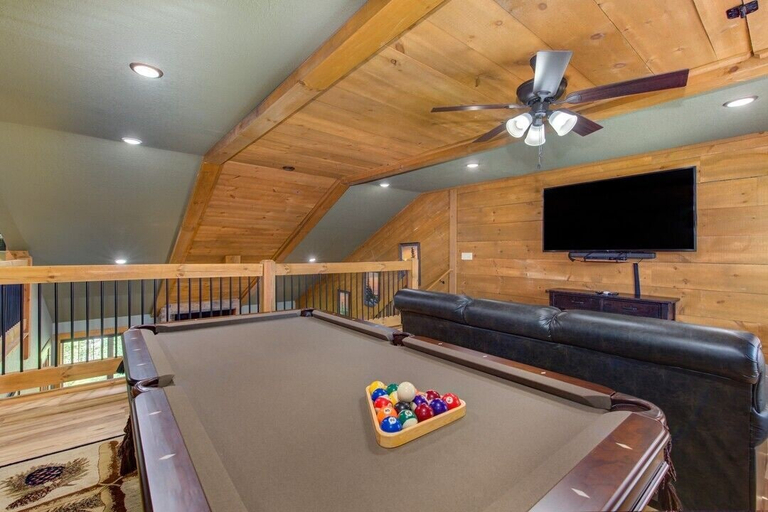 Game room, Running Bear, Sevier