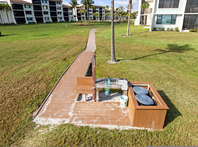 Room 5, 3rd-floor Corner Unit w Gulf Views Heated Pool, Lee