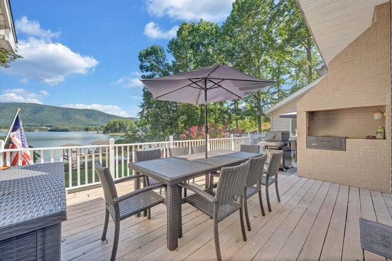 Outdoor dining 5, Thomwells Family Affair - Private Dock, Sleeps 18!, Pittsylvania
