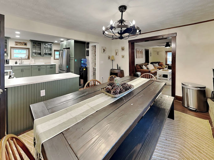 Food & Drinks, The Whiskey Barrel Lodge by Taylor Made Deep Creek, Garrett