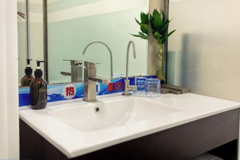 Bathroom 3, Longkou Jinyangguang Grand Hotel, Yantai