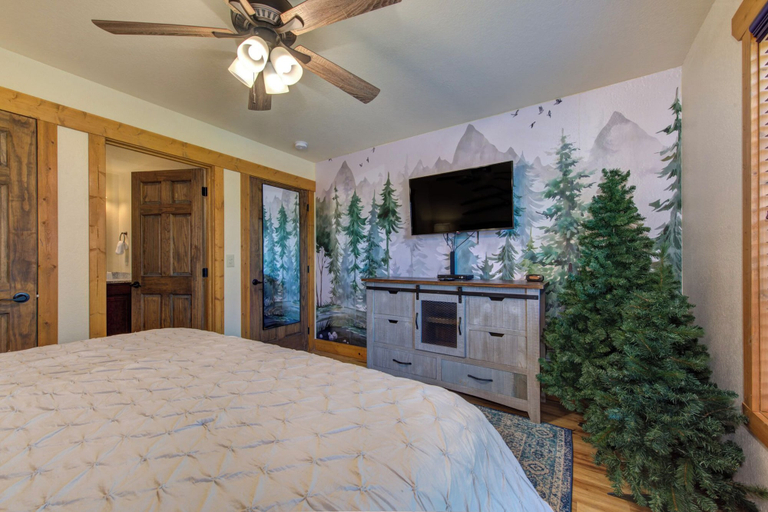 Bedroom 2, Luna Bear Lodge, Sevier