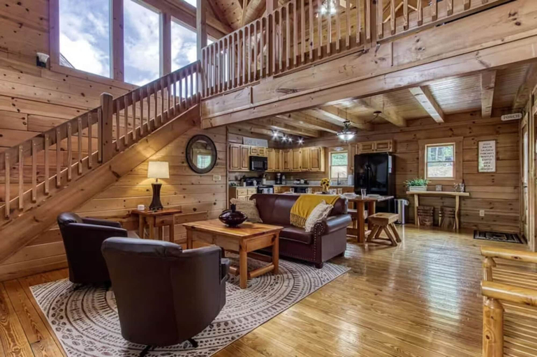 Room 2, Pinewood Lodge by Beyond Expectations With Firepit, Sevier