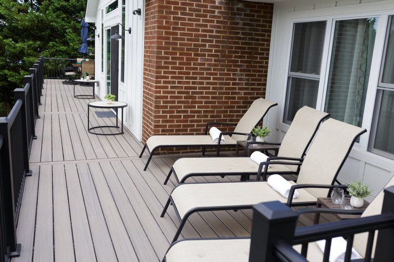 Terrace/patio 4, Lake Haven - 5 Bedroom w/ Hot tub and Private Dock, Pittsylvania