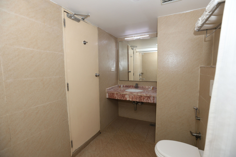 Bathroom, Hotel Karai, Puducherry