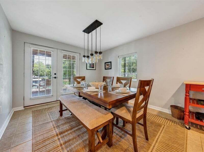 Room 5, Lake Reflections - Lakefront With Private Dock, & Fire pit, Bedford