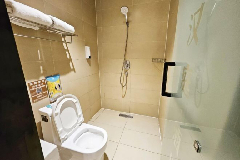 Bathroom 4, Hanxing Hotel (Jiaohe Station), Jilin