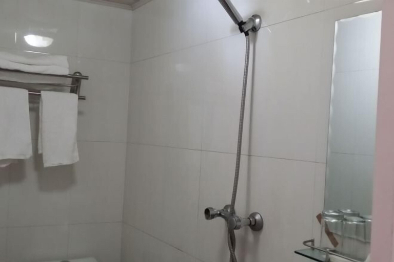Bathroom, Jixi Fangyuan Hotel, Xuancheng