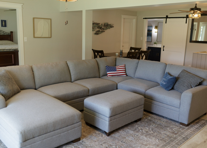 Living area 3, Lake Haven - 5 Bedroom w/ Hot tub and Private Dock, Pittsylvania
