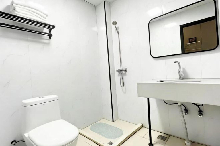 Bathroom 3, Shanghai Wuzhou Esports Hotel, Shanghai