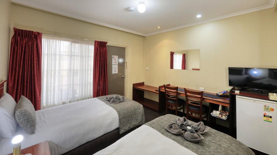 Bedroom, Oasis Motor Inn, Broken Hill