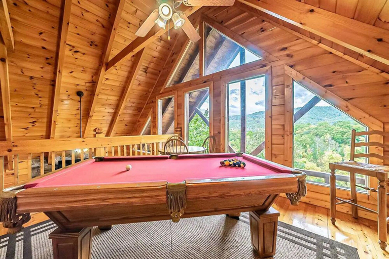 Room 5, Joes Place Cabin by Beyond Expectations With Hot Tub, Sevier
