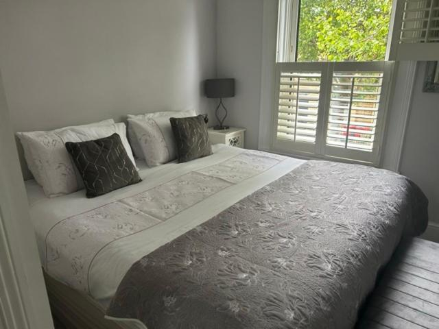 Bedroom 2, Hollybank House Bed and Breakfast, Dublin