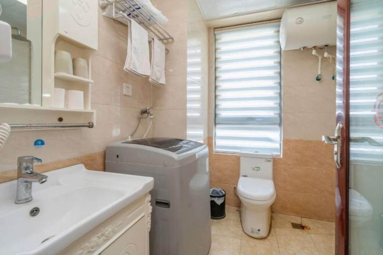 Bathroom 2, Jiaozhou Haiyue Apartment Hotel, Qingdao
