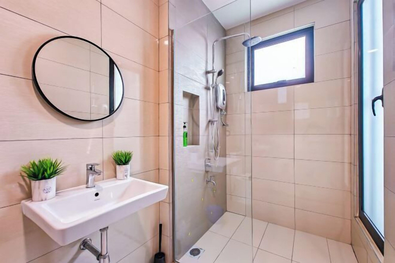 Bathroom 5, JB Paradigm Mall by RR JBcity, Johor Bahru