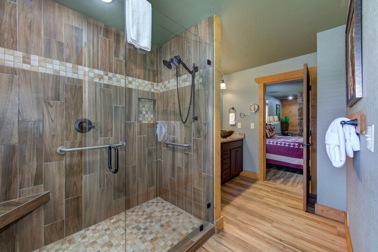 Bathroom 4, Running Bear, Sevier