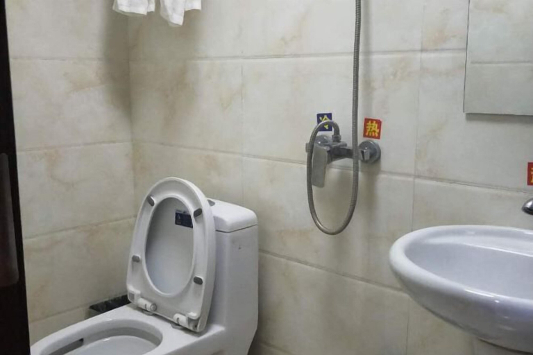 Bathroom 3, Xinyuan Jingyi Hotel, Ili Kazakh