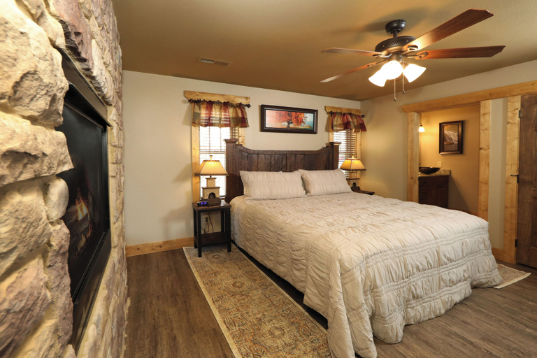 Bedroom 3, Splash Time Cinema, Sevier