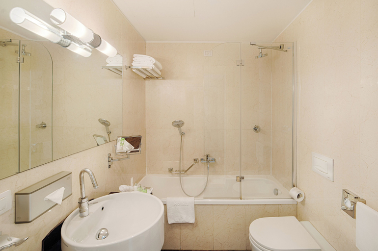 Bathroom 4, NH Collection Roma Giustiniano, Roma